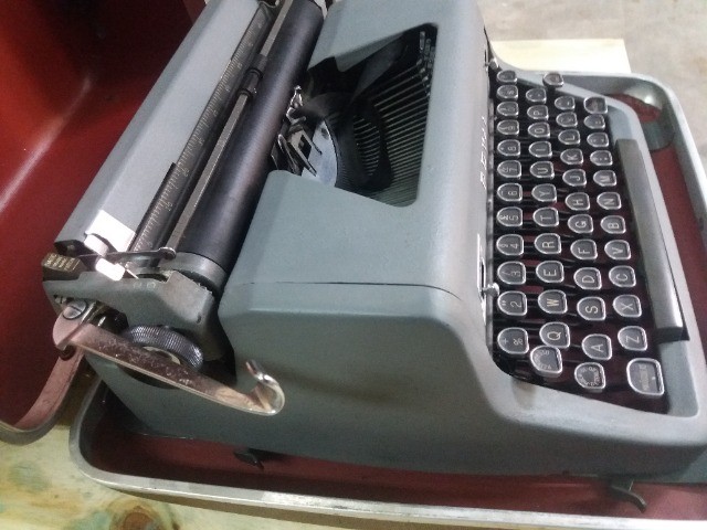 maquina de escrever Royal antiga - Foto 2