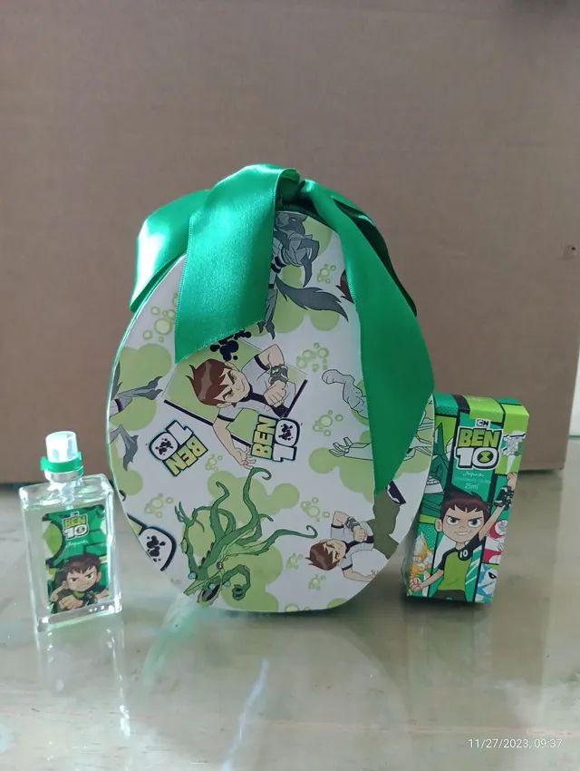 Caixa de madeira forrada,com estampa do Ben 10. Com colônia dentro. - Foto 3