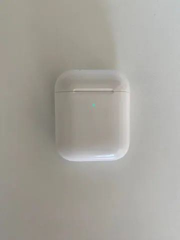 Apple AirPods (2ª geração) com estojo de recarga wireless