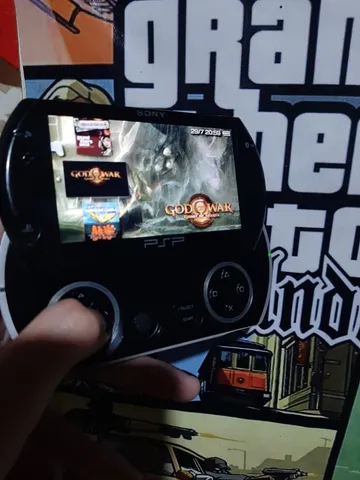 Sony Psp Go Branco *com Vários Jogos* - Desconto no Preço