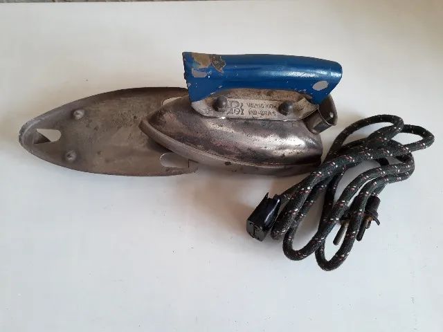 Ferro de passar mini antigo funciona - Foto 4