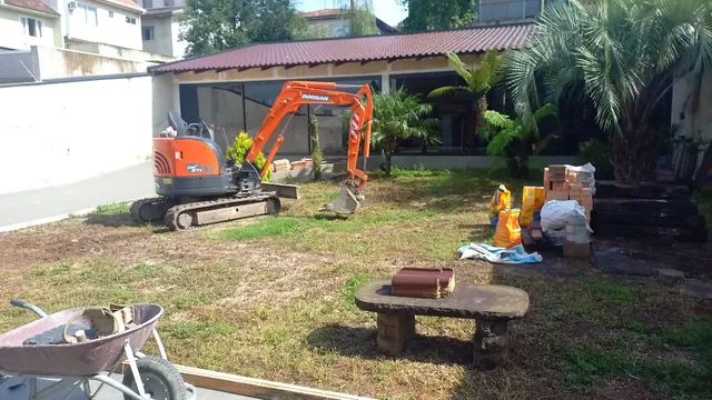 Bob cat  terraplenagem mine escavadeira