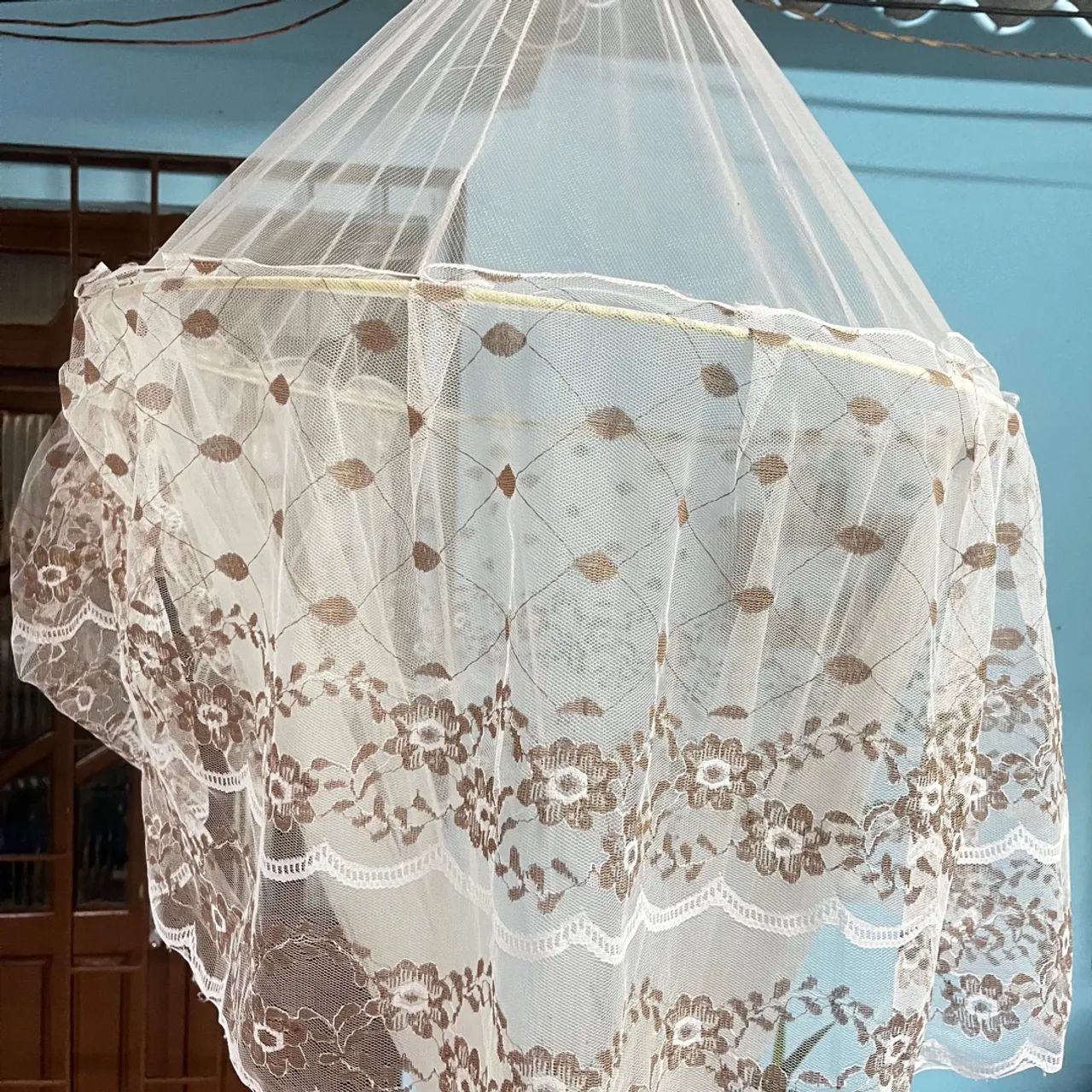  2 Mosquiteiros de Cama - usado - Branco com detalhes em marrom - Foto 2