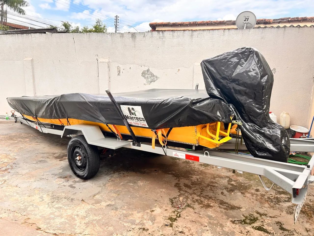 Canoa marca Marreco de Goiás modelo Veneza Plus 5,5mts ano 2024