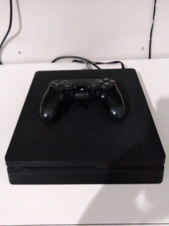 Console Playstation 4 e Um Controle