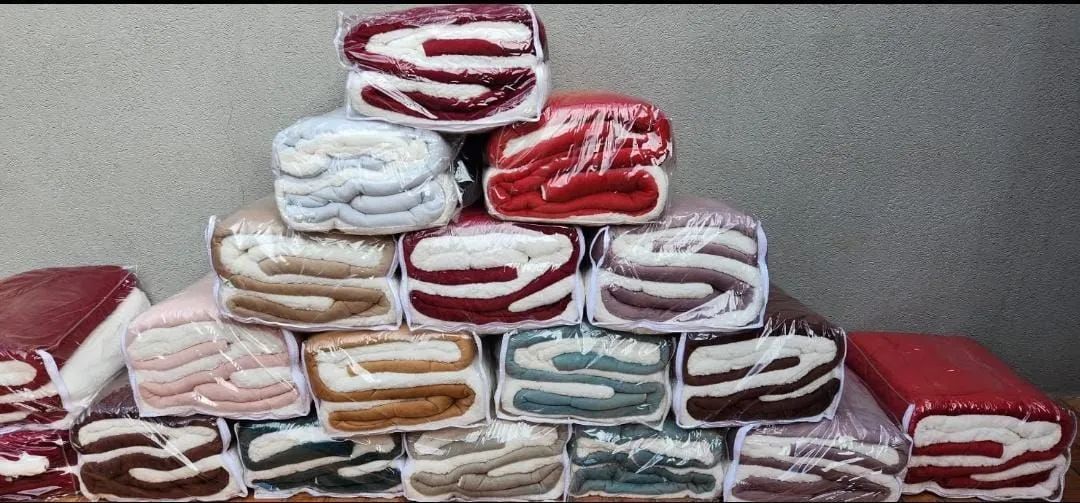 Cobredom casal,tamanho 2,20m X 2,40,esquenta bem.