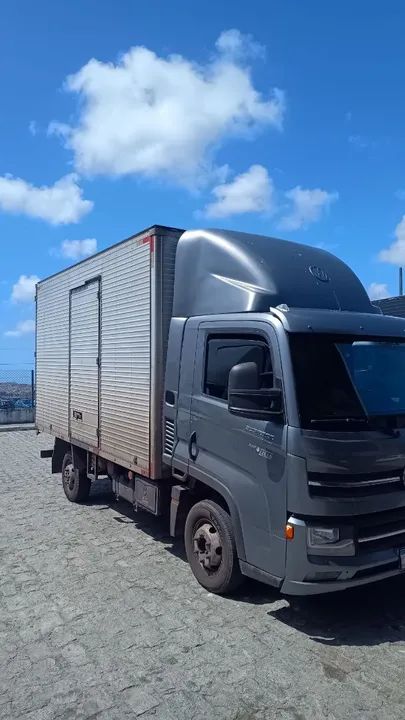 Caminhão Baú 2021. Excelente Estado