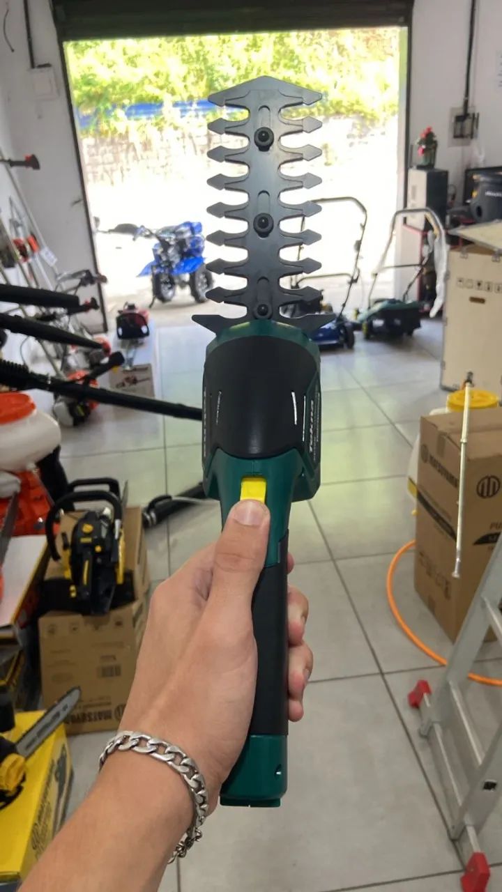 PODADOR DE ARBUSTO A BATERIA SUPER BARATO E NOVO - Foto 2