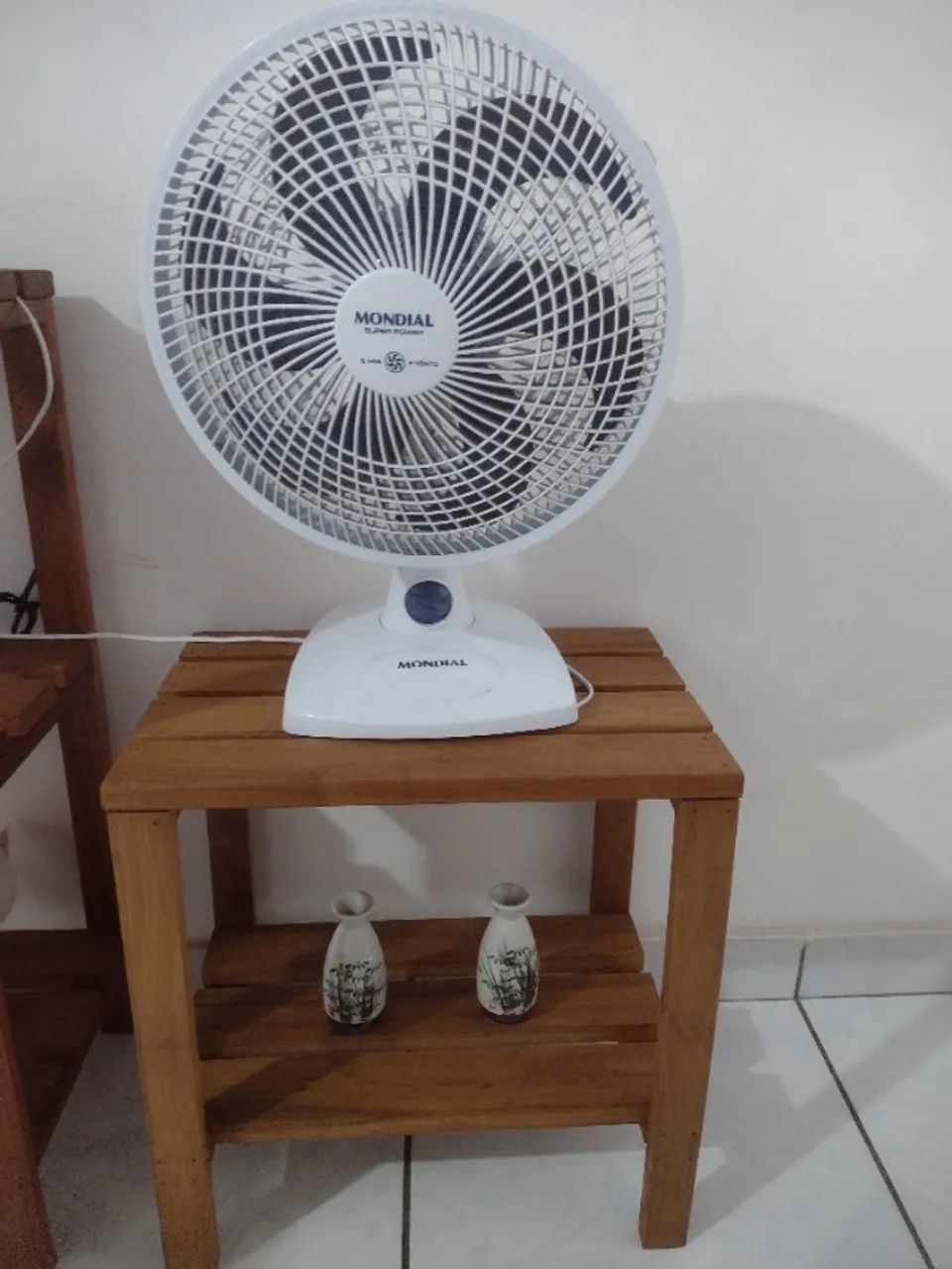 Mesinha para ventilador nova em madeira de lei  - Foto 2