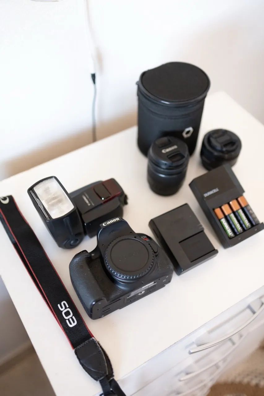 Canon T6i + acessórios, flash yongnuo com pilhas e carregador, lente canon 50mm EF 1.8 STM