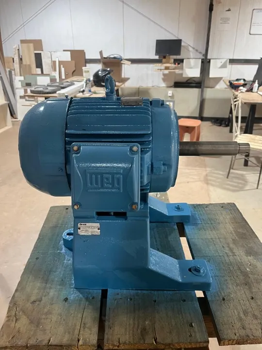 Motor WEG 7,5 cv trifásico