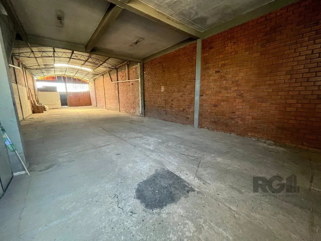 KOTEL IMOBILIÁRIA aluga excelente pavilhão no bairro São João, em Porto Alegre!Terreno amp - Foto 11