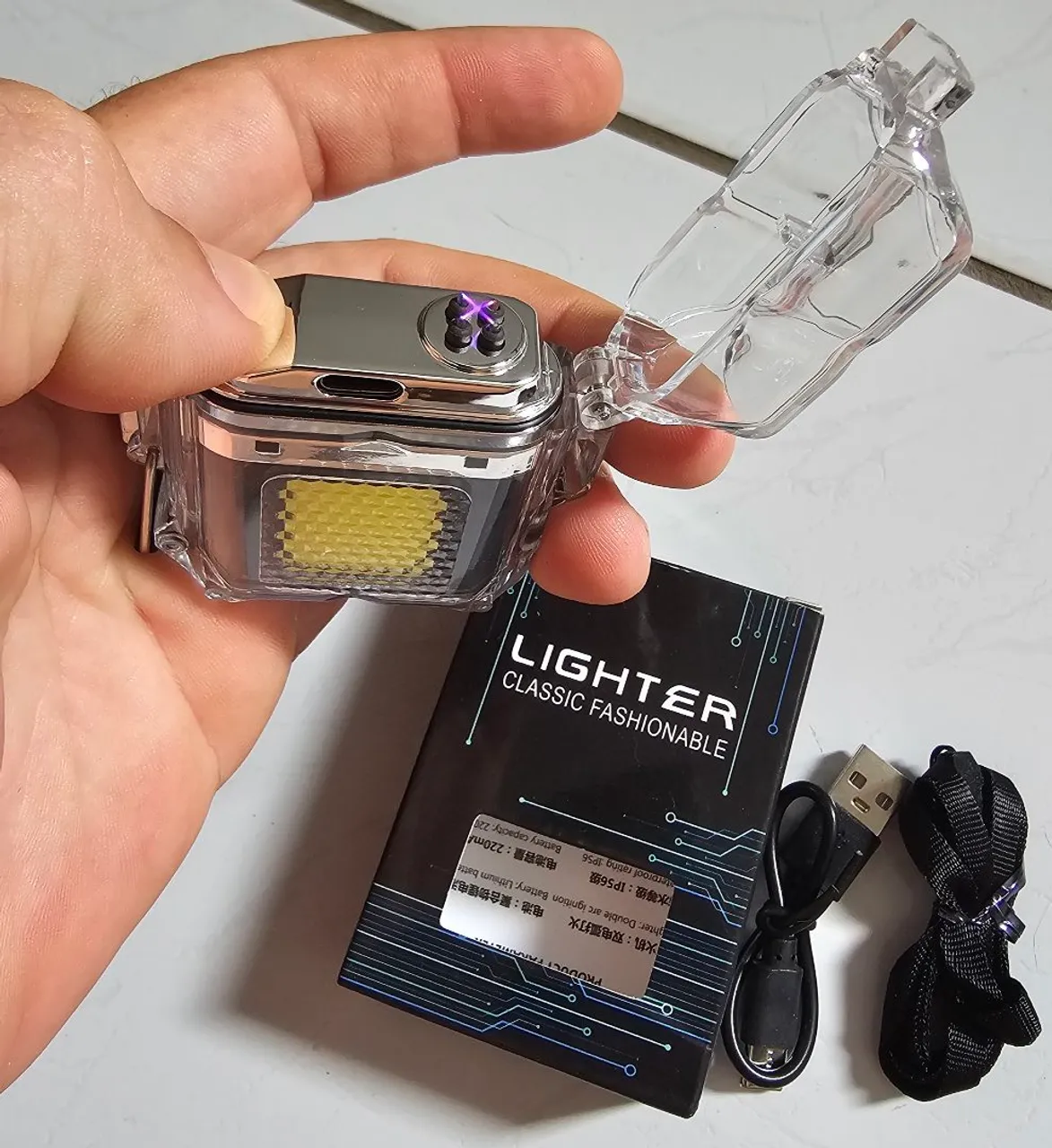 Isqueiro de Plasma, Recarregável com Lanterna LED.