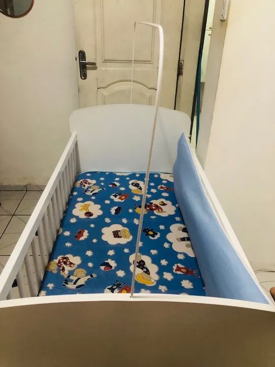 Berço com colchão 
