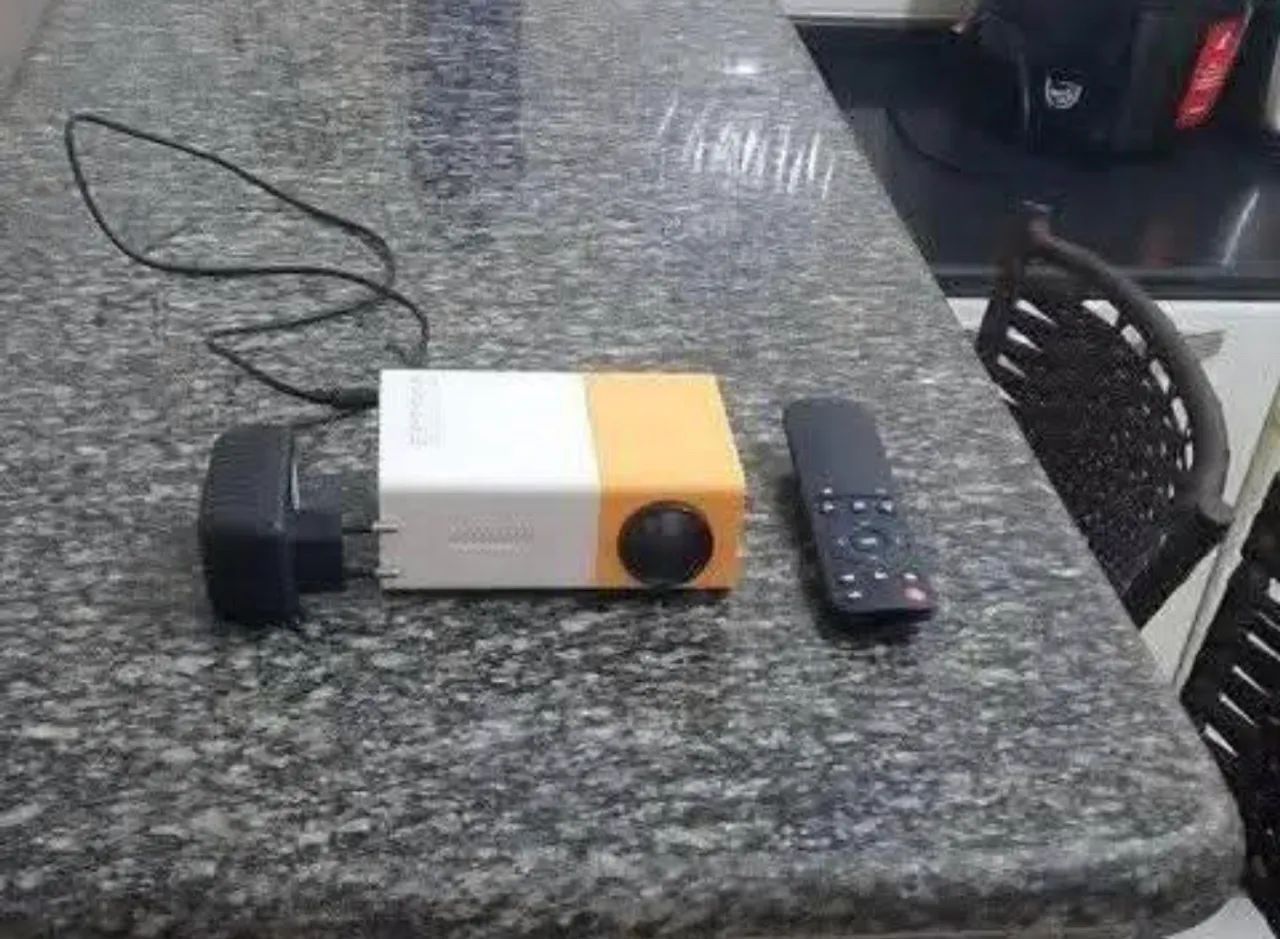 Projetor Portátil para Cinema em Casa