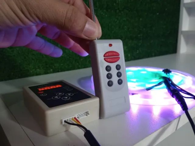 Fita Led Digital Ws2811 6803 Rgb Ip67 366 Efeitos, ja vai com fonte 12v (mult Colorida) - Foto 2