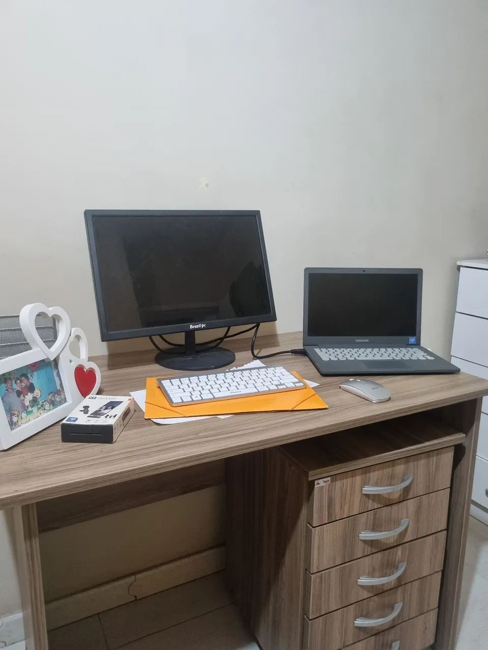 Armário e mesa de escritório 64220694171778124