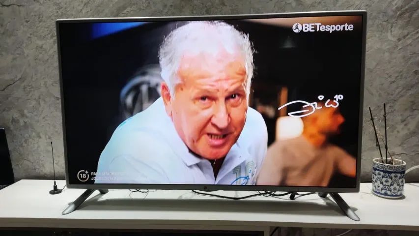 TV 42 SMART LG em perfeito estado, com imagem impecável. - Foto 2
