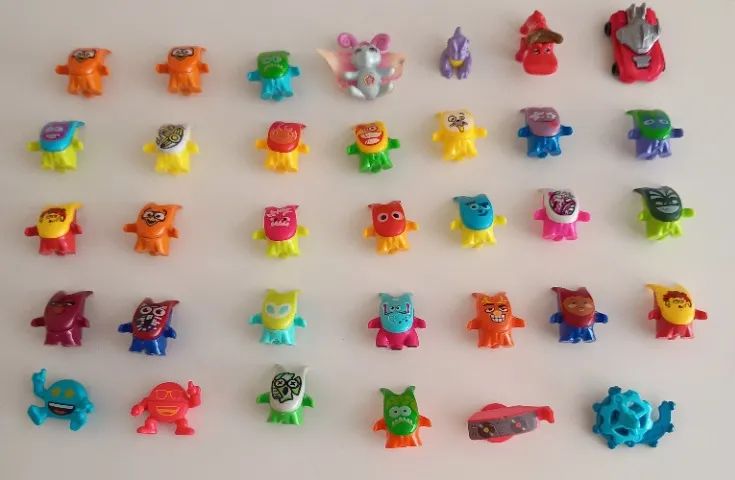 Lote com 34 Miniaturas - Kinder Joy