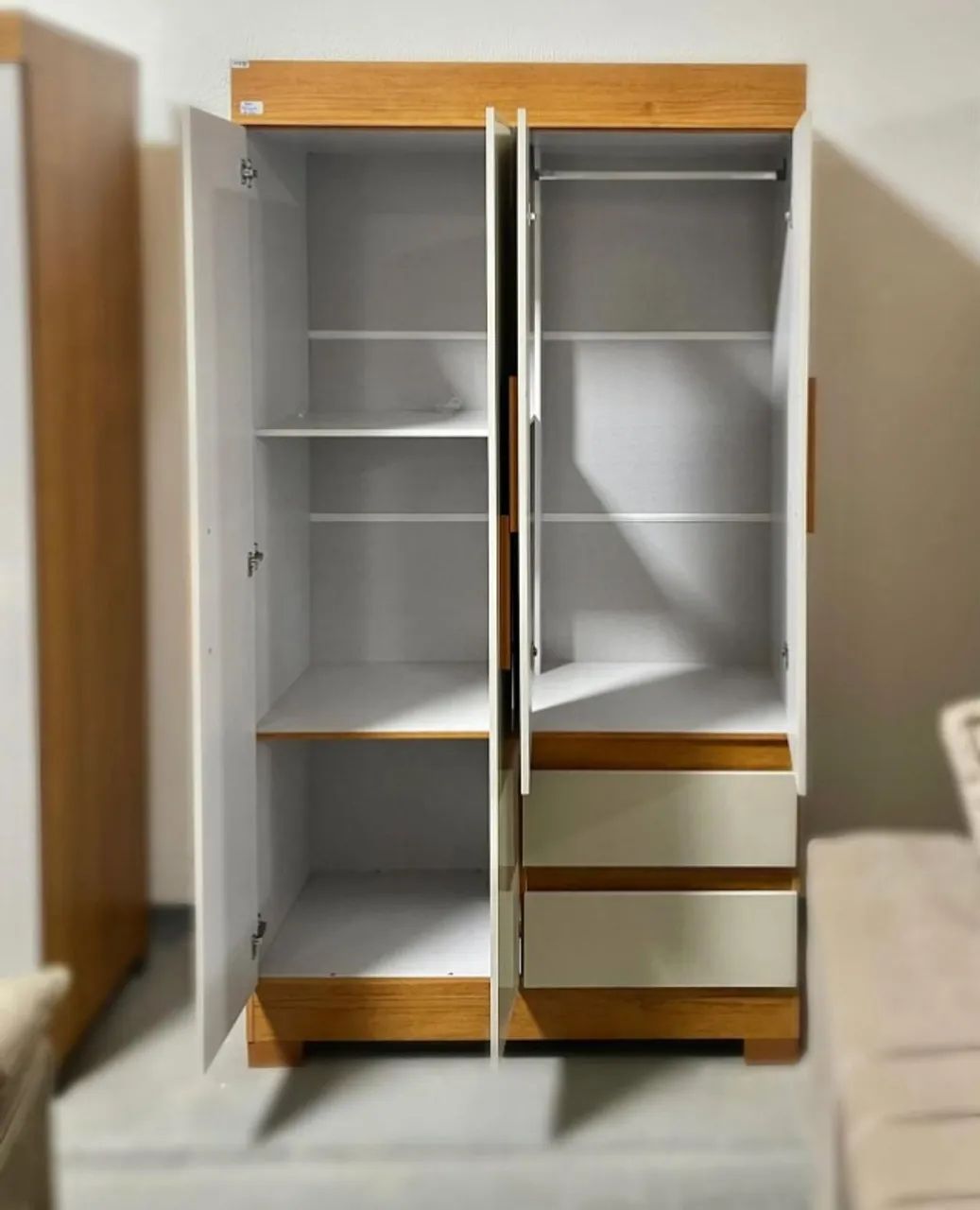 "Beleza e Funcionalidade em Cada Detalhe: Guarda-Roupa Maya 100cm - Cinamomo com Off White - Foto 2