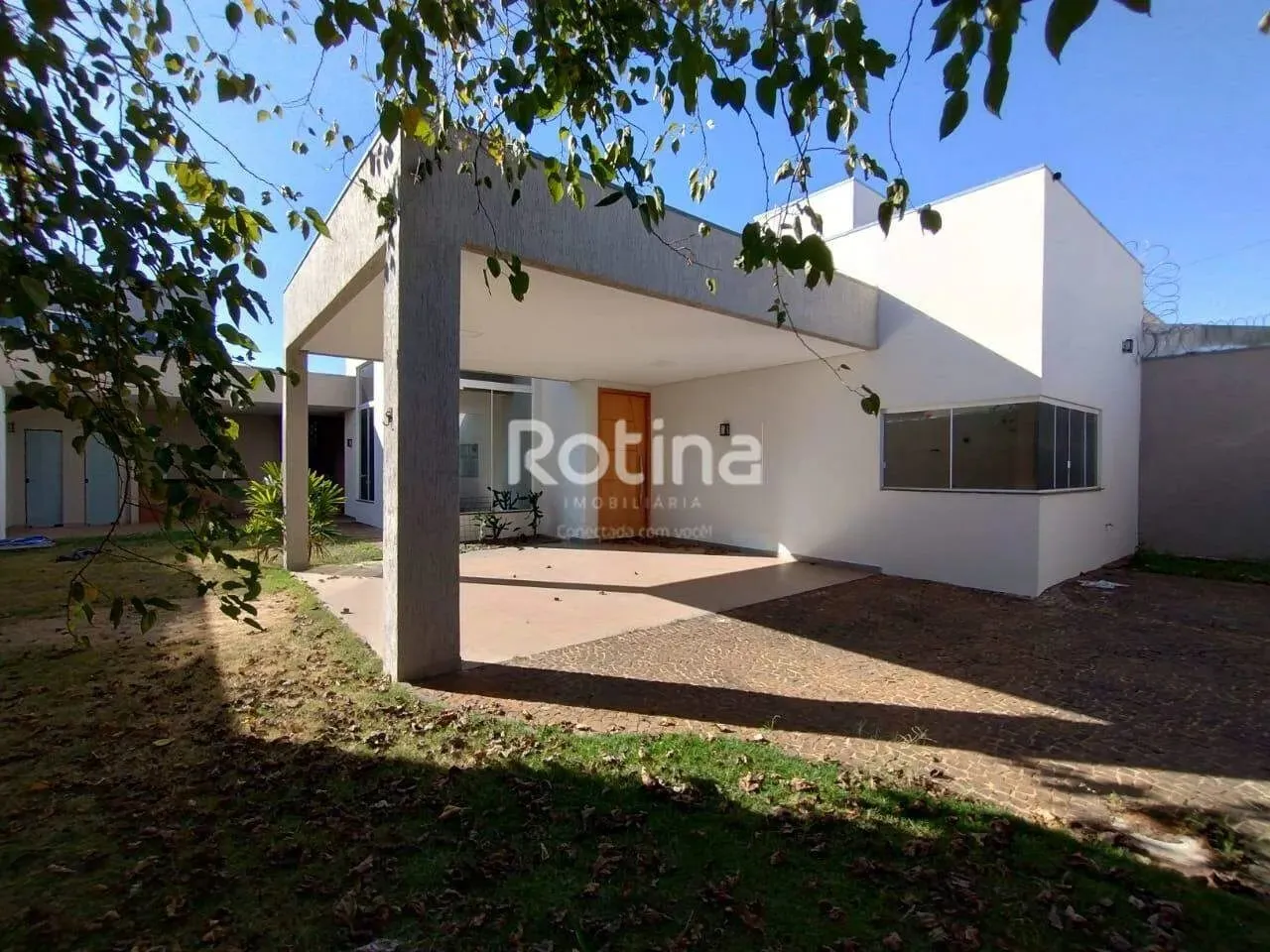 Casa para alugar, 3 quartos, Novo Mundo - Uberlândia/MG - Rotina Imobiliária
