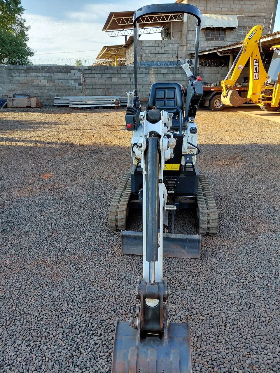 Mini escavadeira e10 ano 2024  - Foto 4