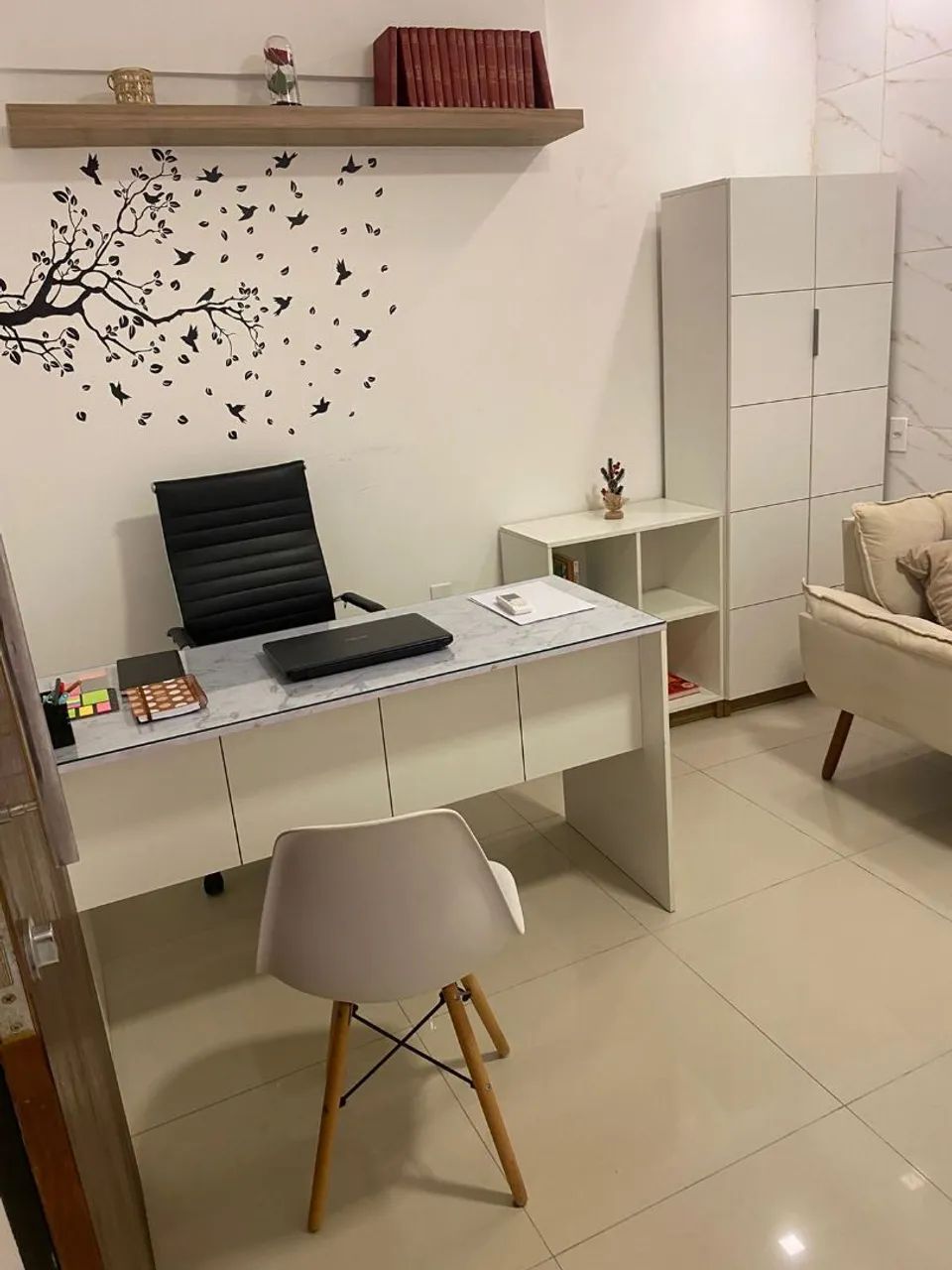 Sala Comercial mobiliada, com dois ambientes, moderno e aconchegante