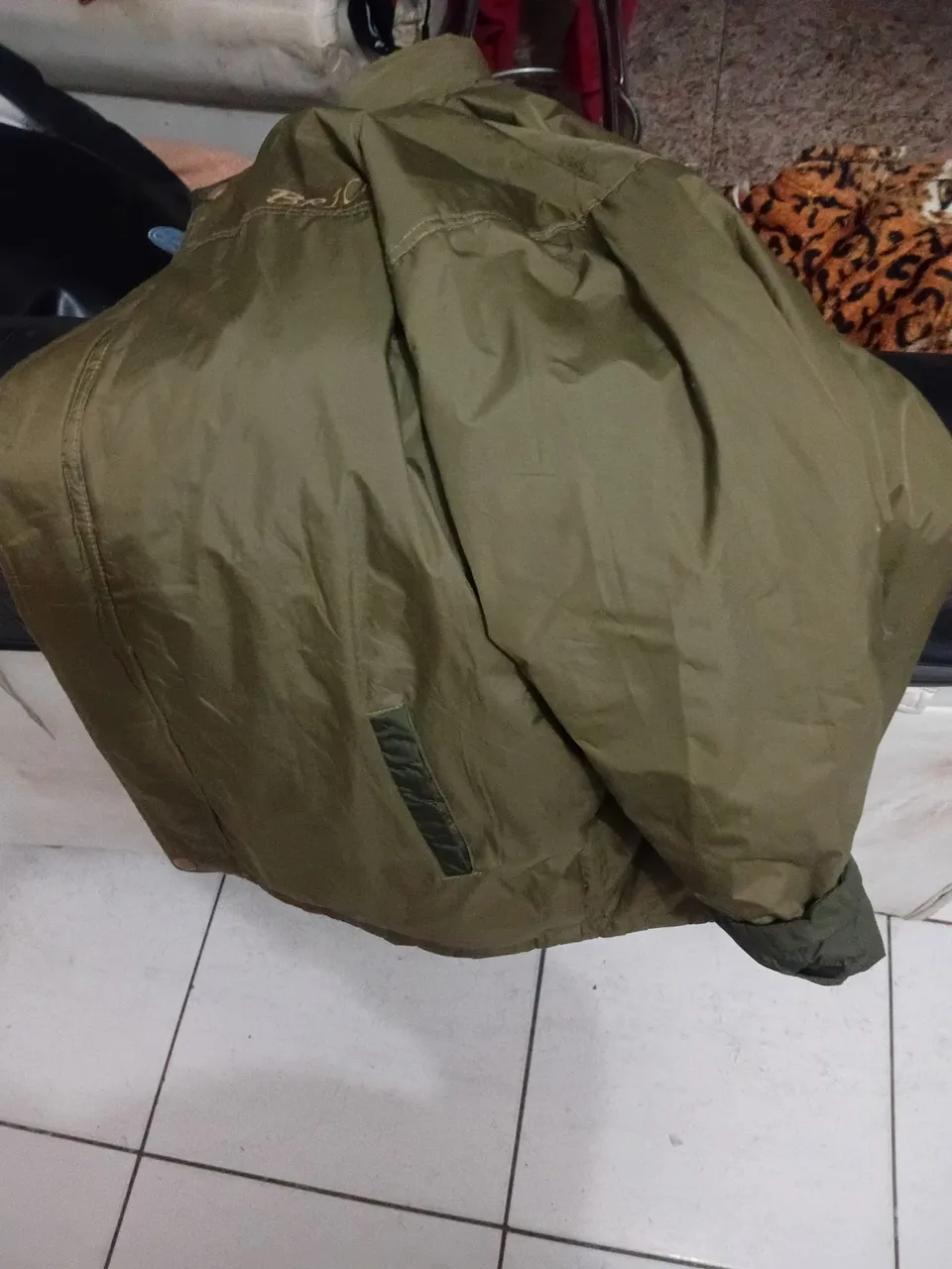 Jaqueta Verde Militar - Estilo e Conforto