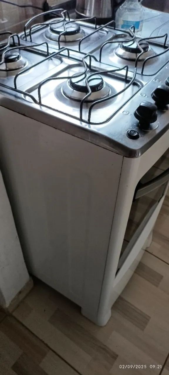 NÃO ENTREGOOO Fogão 4 bocas em excelente estado 