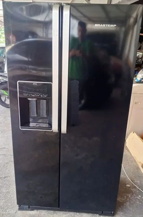 Geladeira Sid by Sid preta touch screem Semi Nova funcionando e em ótimo estado 540 lts - Foto 2