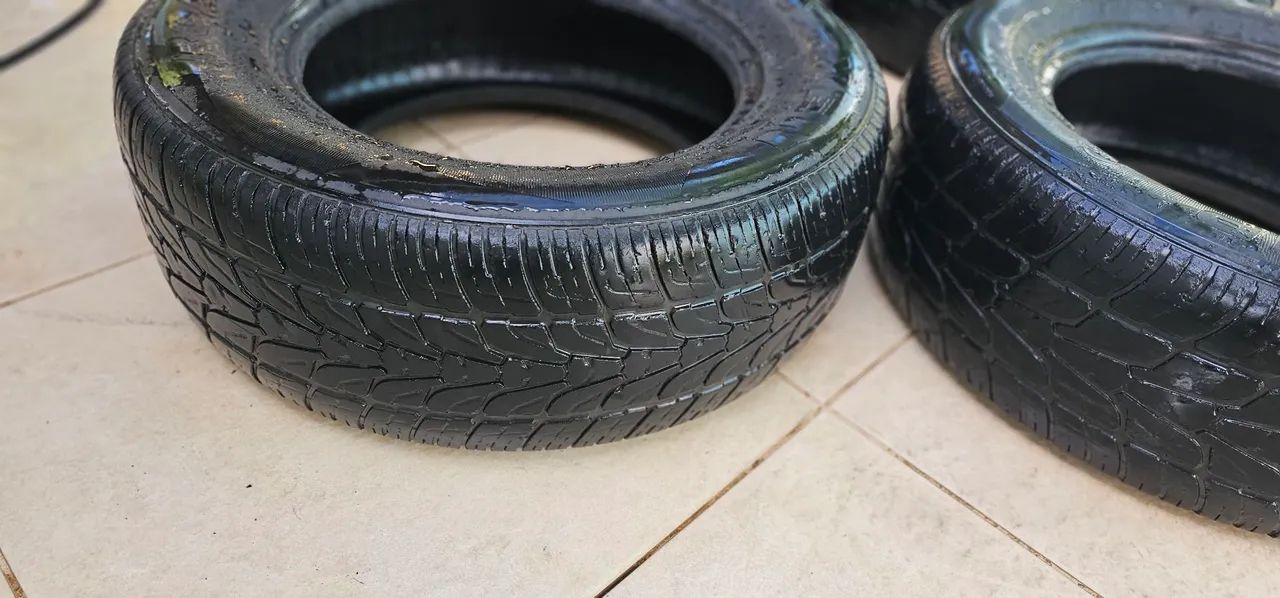 4 pneus 255/65 r17 ainda em bom estado pra  uso
