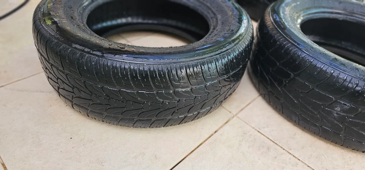 4 pneus 255/65 r17 ainda em bom estado pra  uso