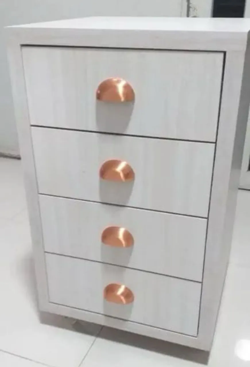 Gaveteiro Moderno com Puxadores Cobre