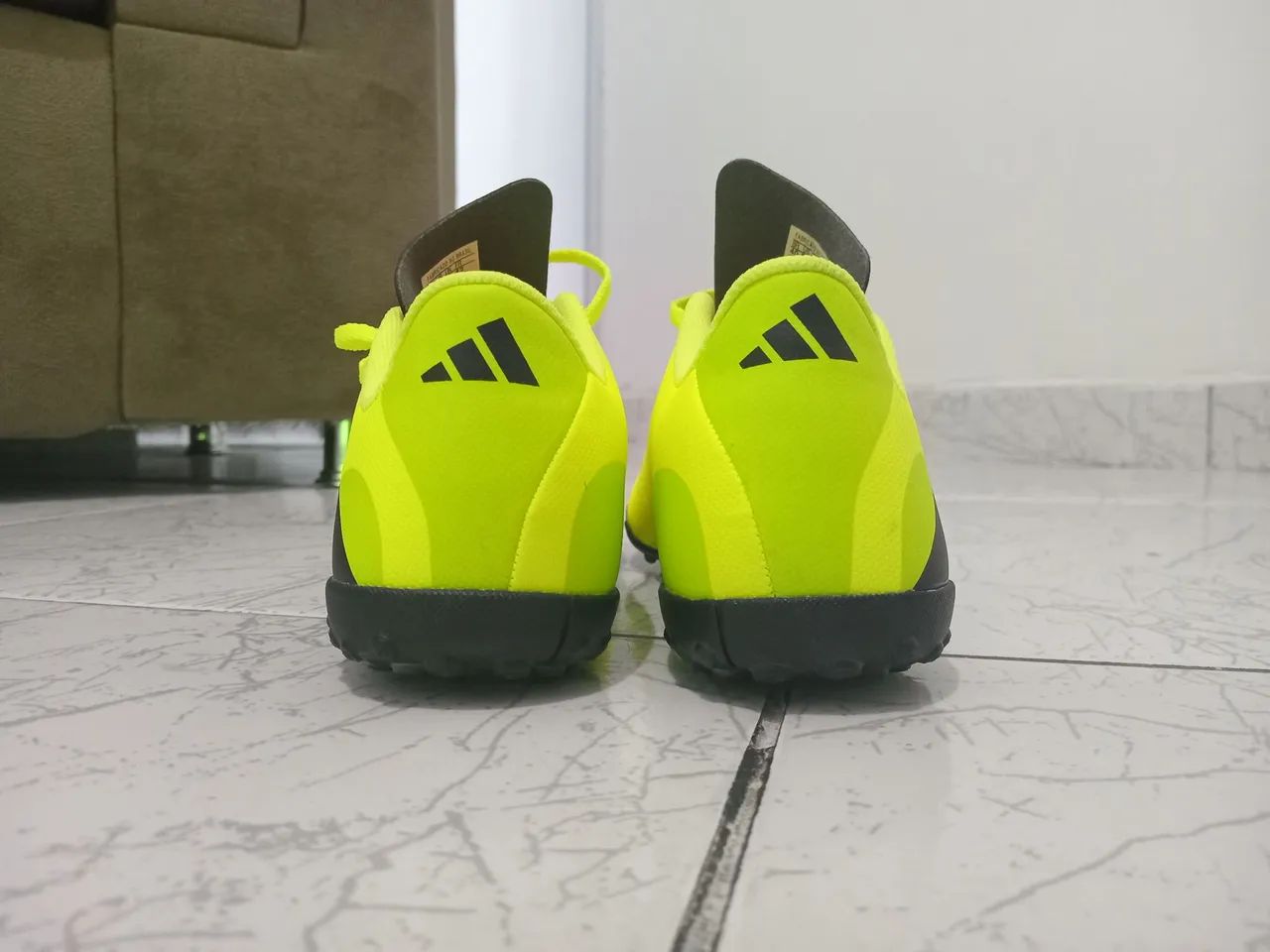 Chuteira Adidas Futsal - Tamanho 40 - Foto 3