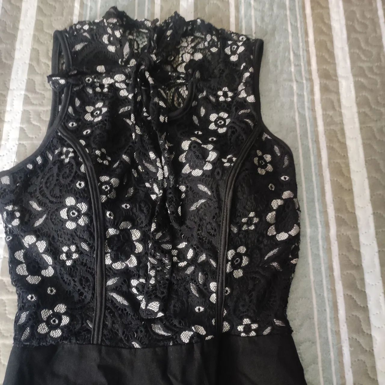 Vestido de renda preto