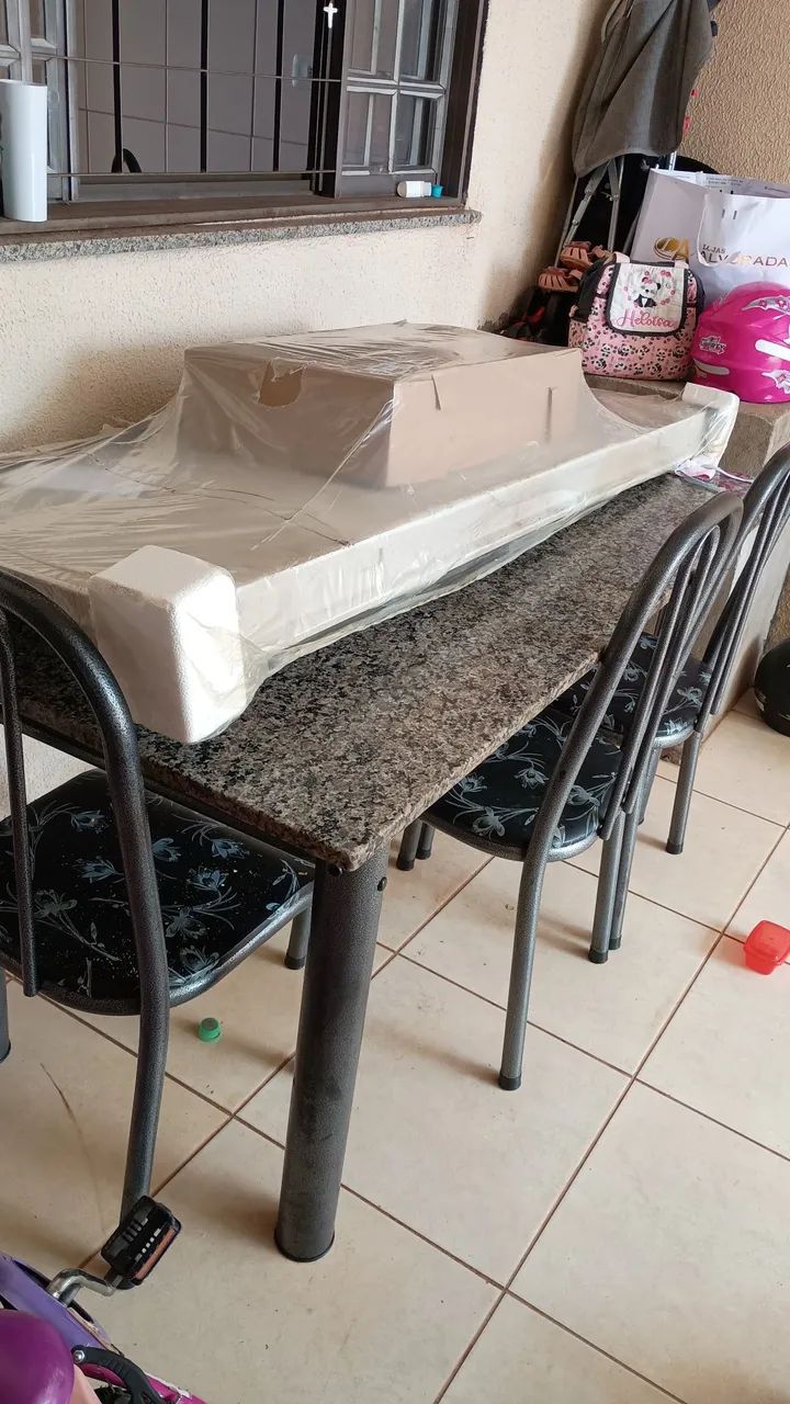 Mesa com 6 cadeiras  - Foto 2