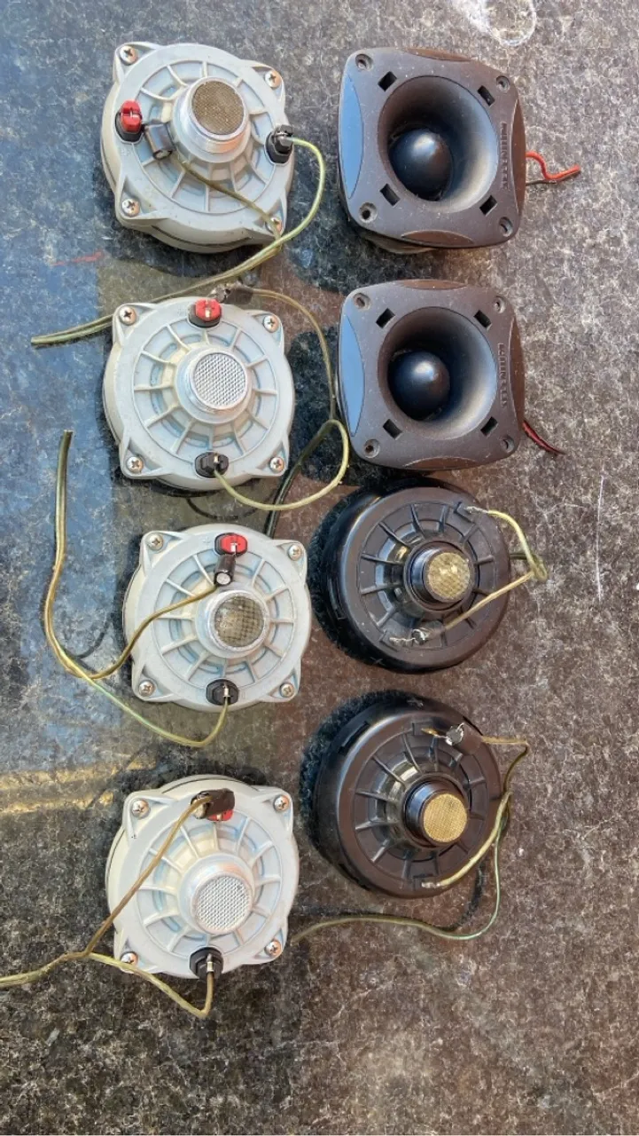4xD250x, 2xD200 e 2 tweeters ST200 td Selenium.
