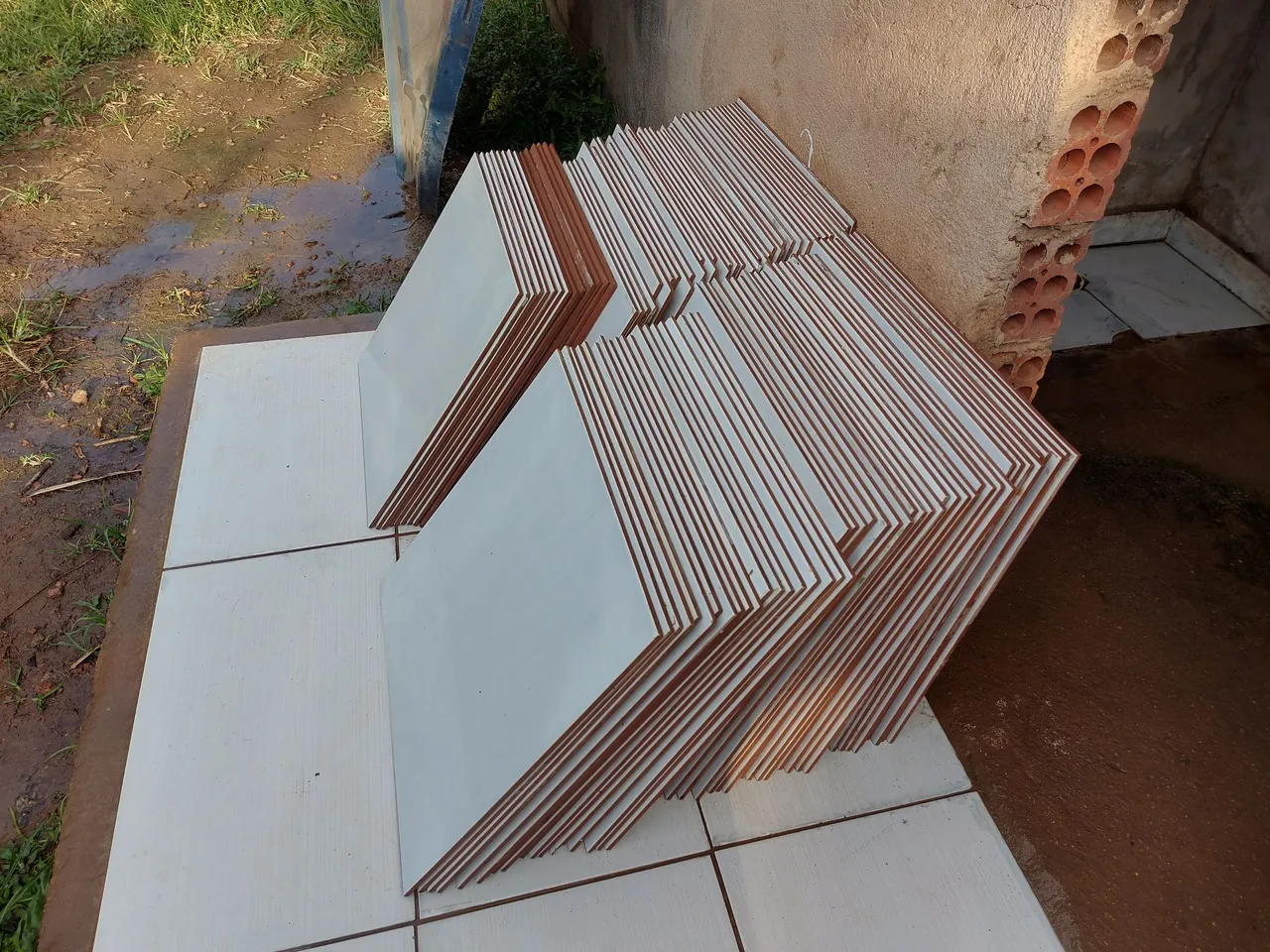 Lotes de Pisos Cerâmicas Brancos