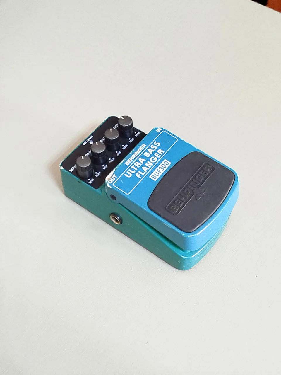 Pedal Behringer BUF300 Ultra Bass Flanger