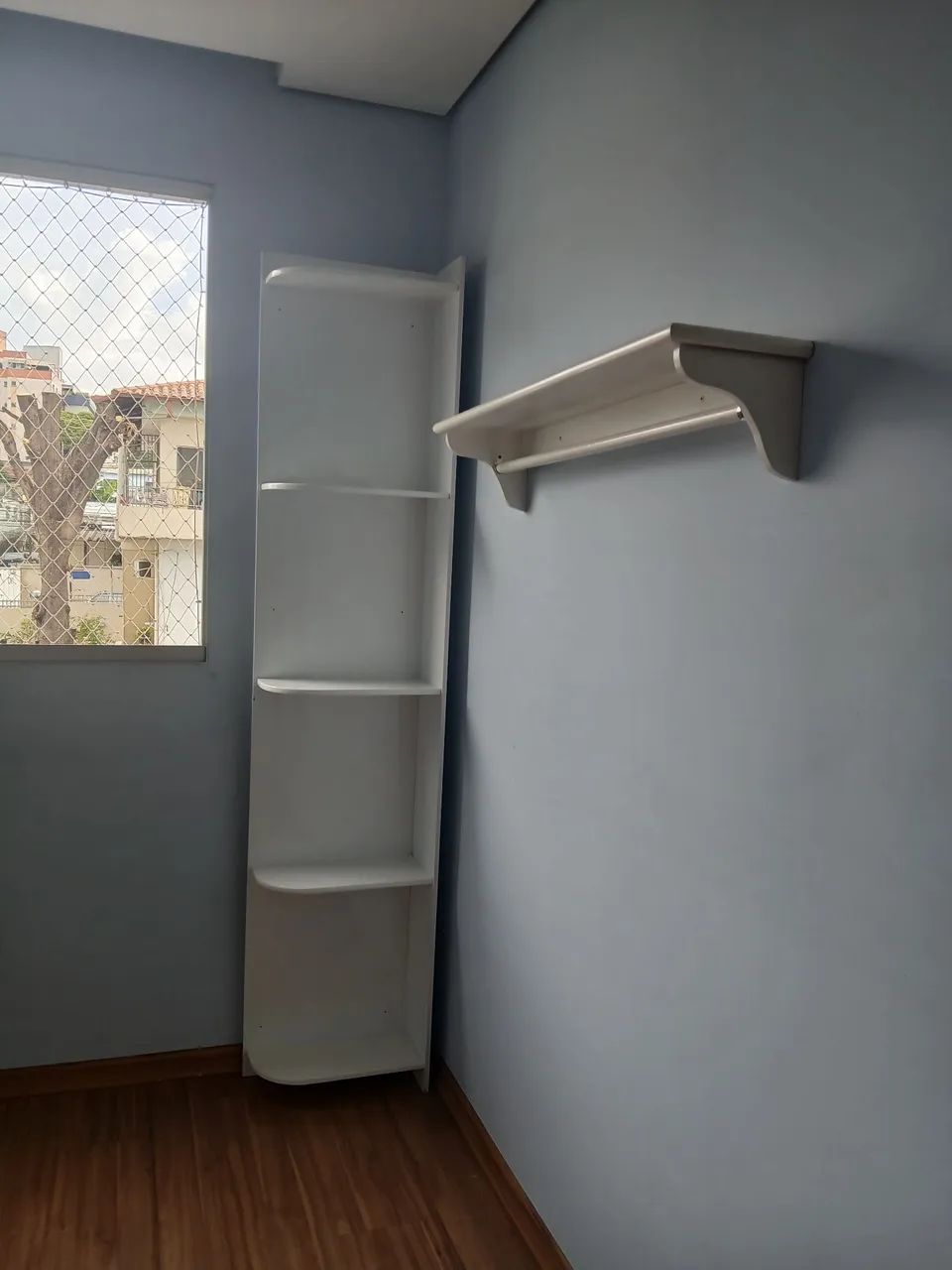 Estante e prateleira infantil branca para quarto - Foto 4