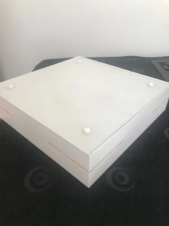 Luminária pendente de vidro e metal branca 35x35x8cm