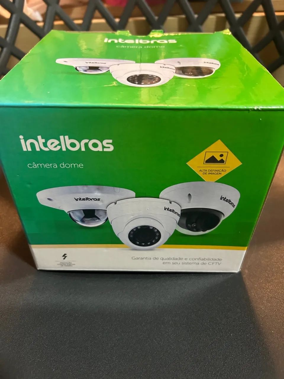 Câmera de segurança Ip Dome VIP 3250 com microfone Intelbras