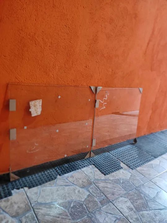 Duas janelas de vidro blindex SÓ vidros R$75 CADA não entrego - Foto 2
