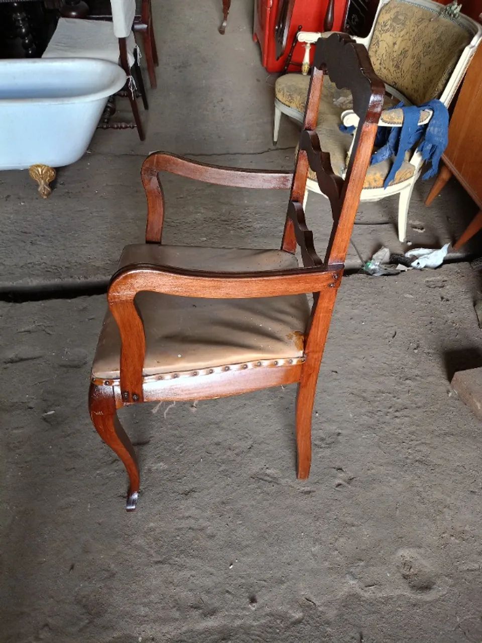 Cadeira antiga com braços  - Foto 4