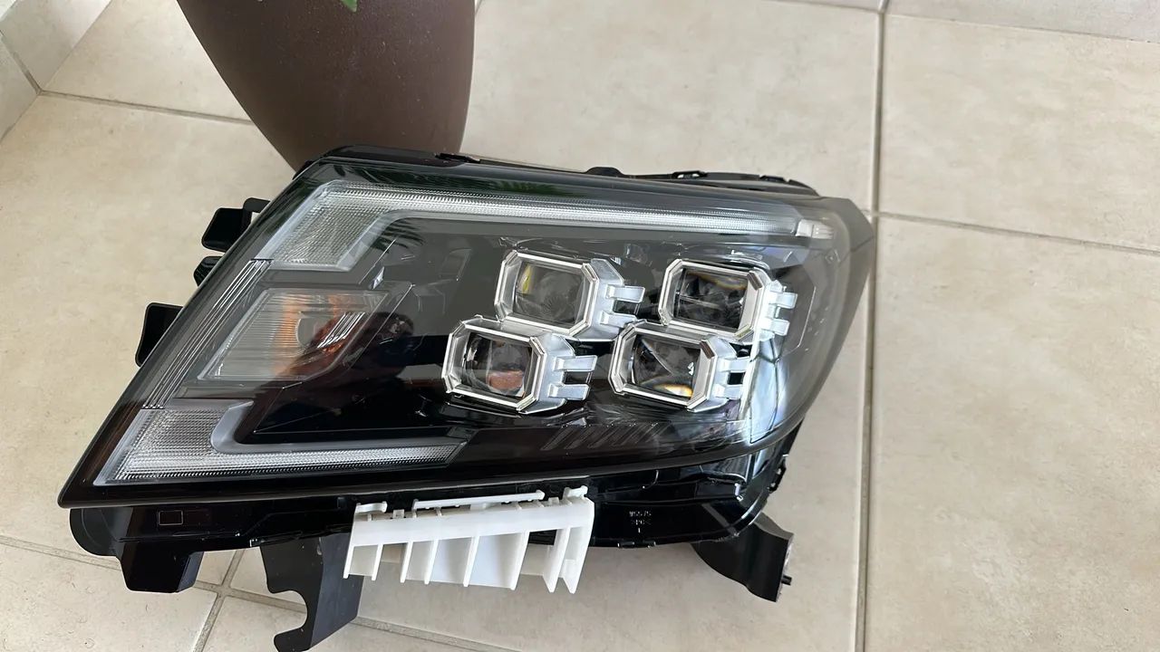 Farol da frontier esq original  .BARATO 