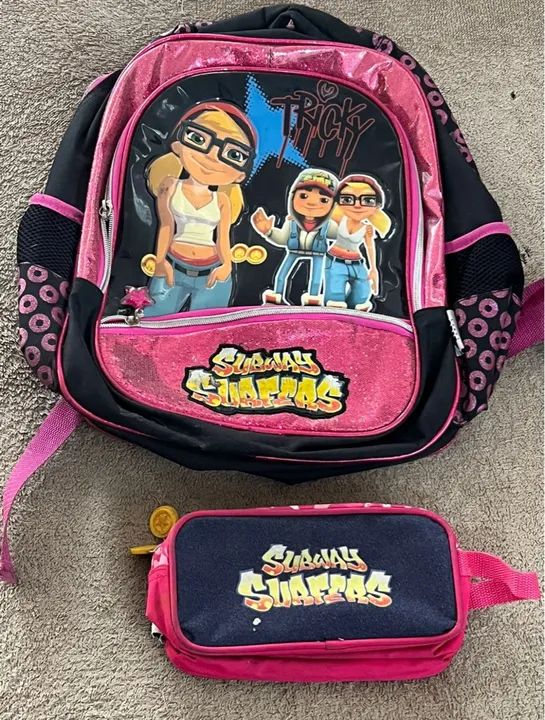 Mochila e estojo em ótimo estado