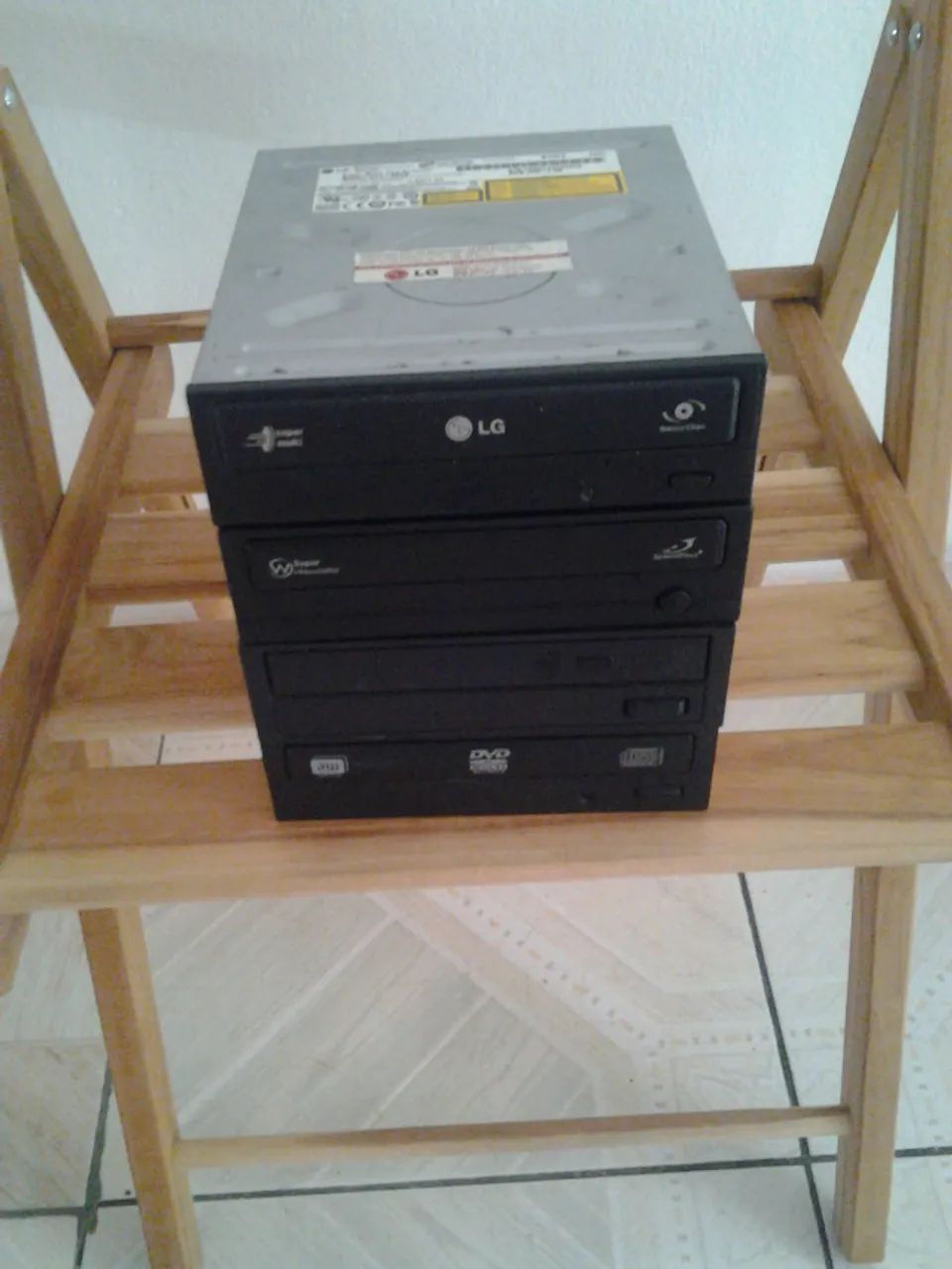 Leito de DVD e cd (Leia)