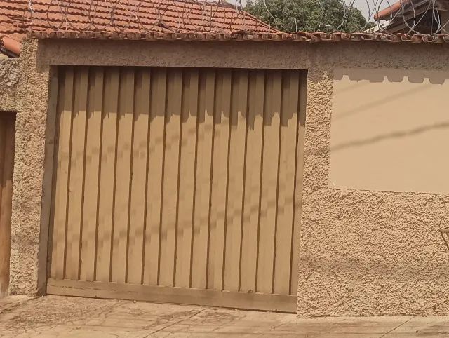 Portão com trilho superior e suporte para motor eletrônico64595629969026120