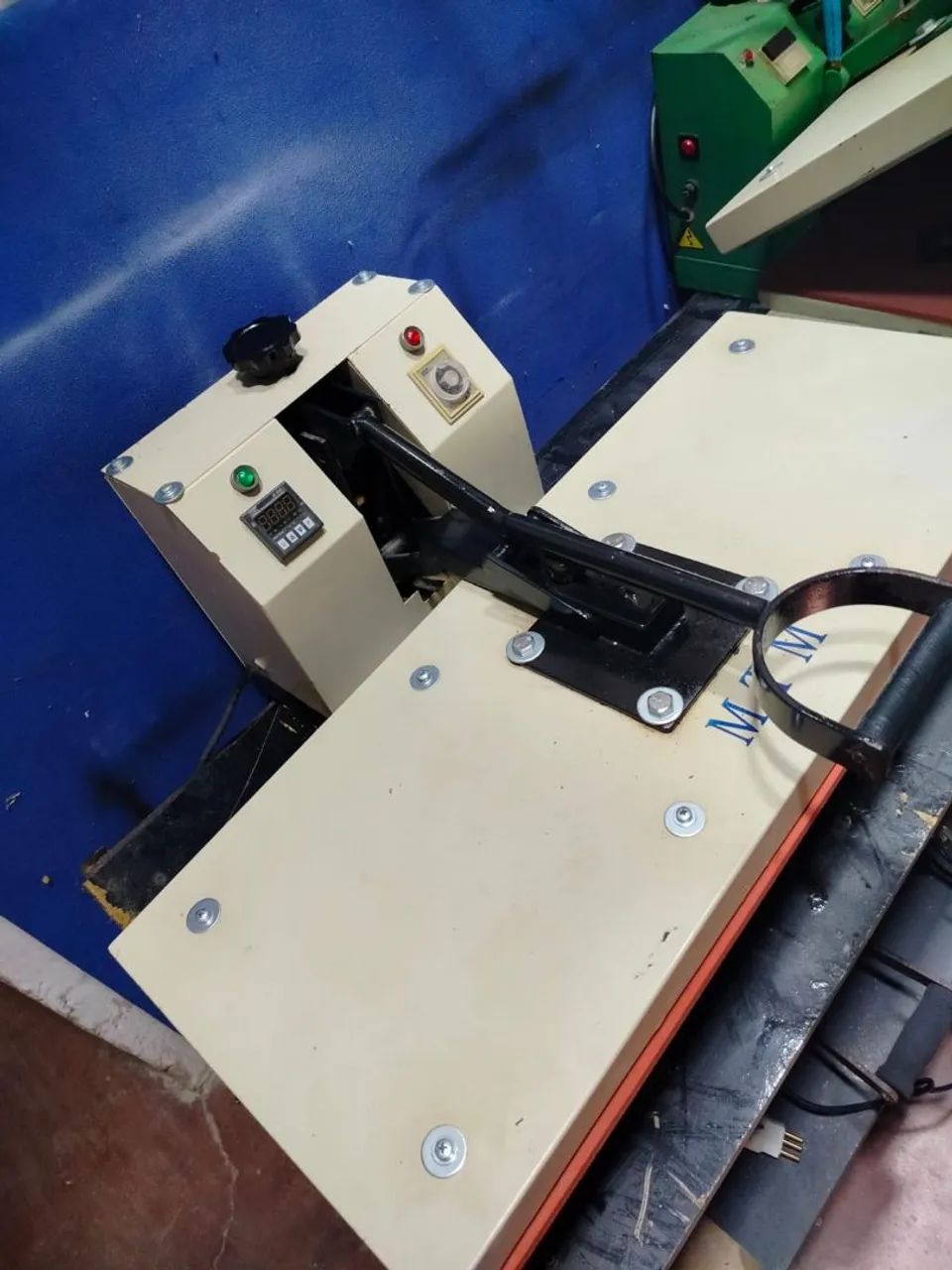 Prensa Térmica plana tamanho 82x32 completa com manta de silicone 