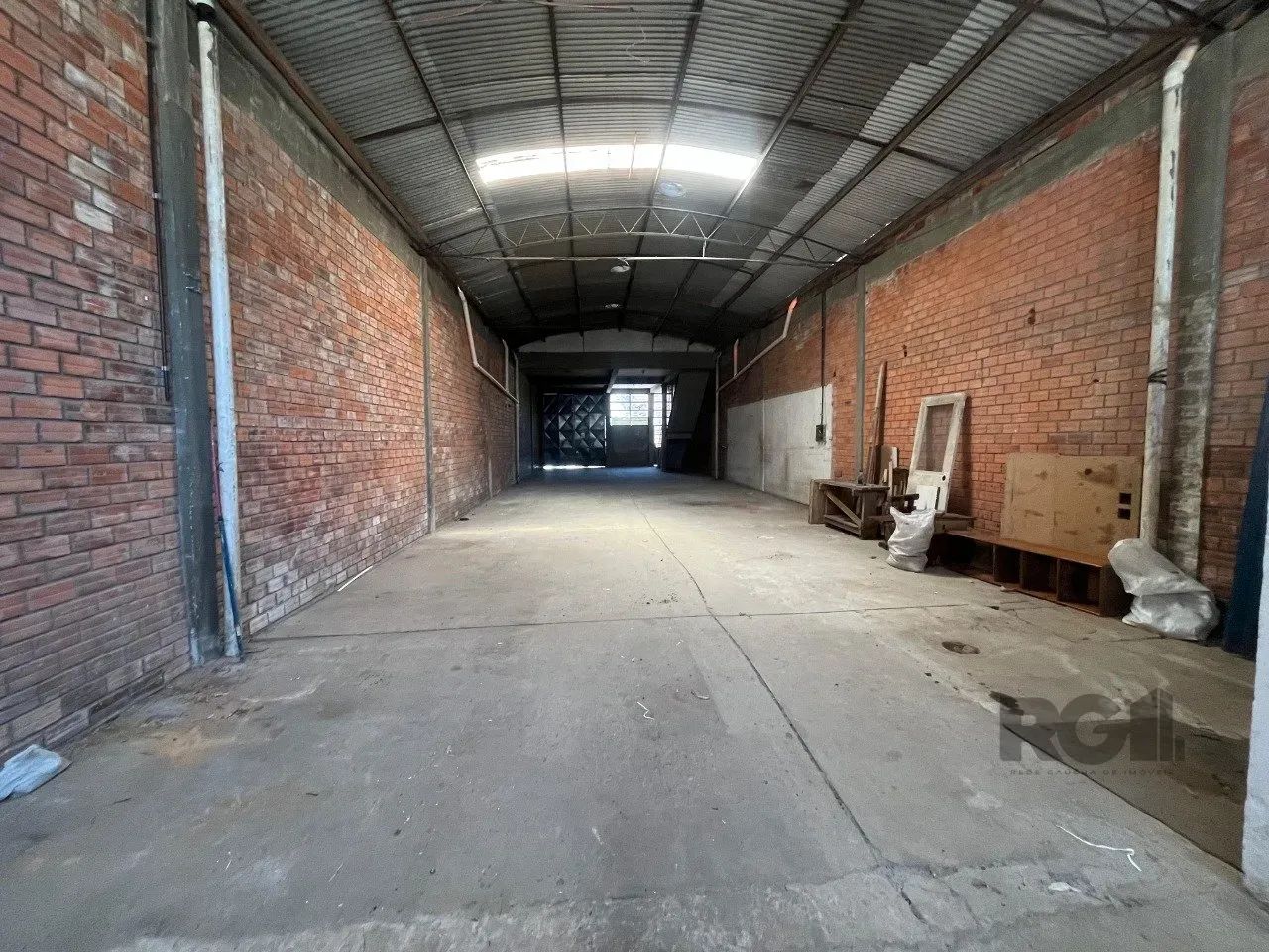 KOTEL IMOBILIÁRIA aluga excelente pavilhão no bairro São João, em Porto Alegre!Terreno amp - Foto 4